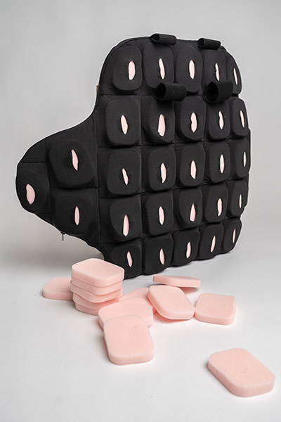 Back image of the Manta Classic with bits of pink foam lying next to it.